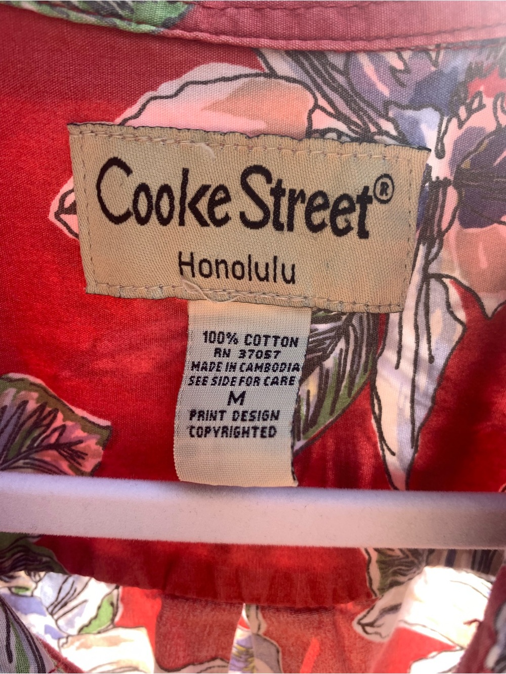 Cooke Street Honolulu Red Floral Shirt-Med.
Hawaiian
Vacation 
Luau